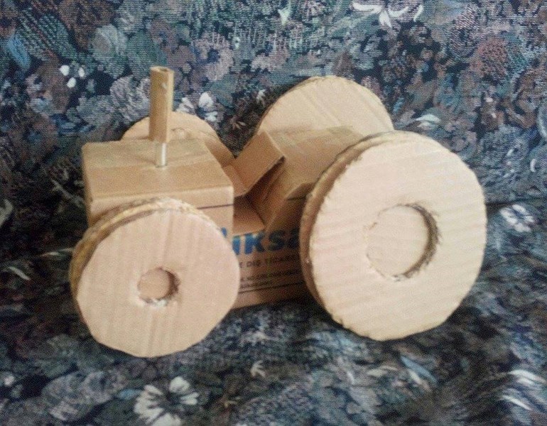 how to make a tractor out of cardboard