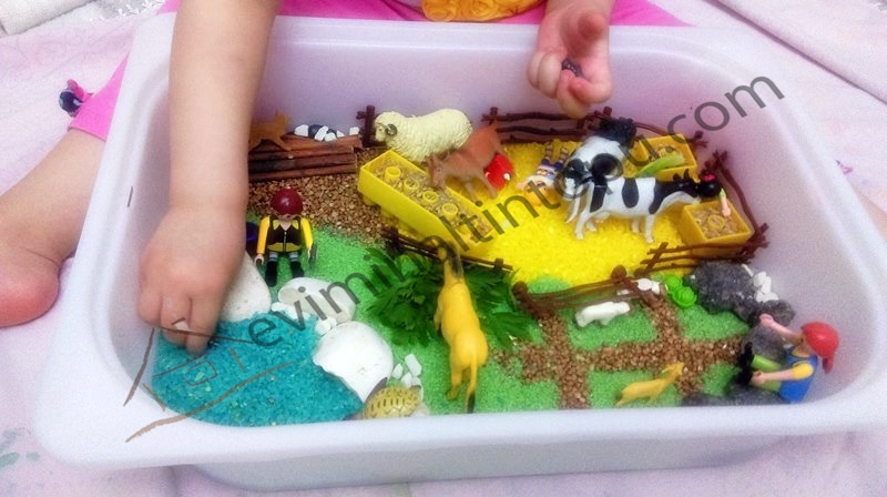 simple farm sensory play for kids