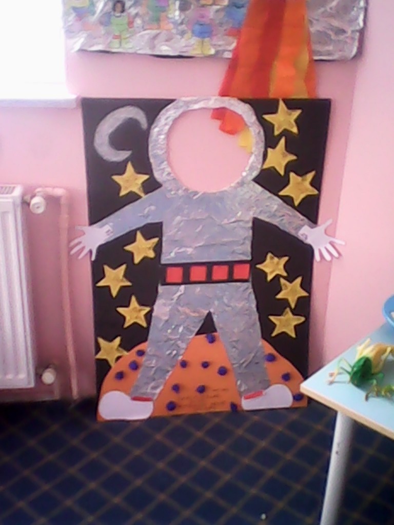 how to make an astronaut out of paper felt 1 preschool advertisement writing for kids
