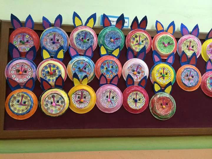 paper-plate-clock-bulletin-board-idea-2